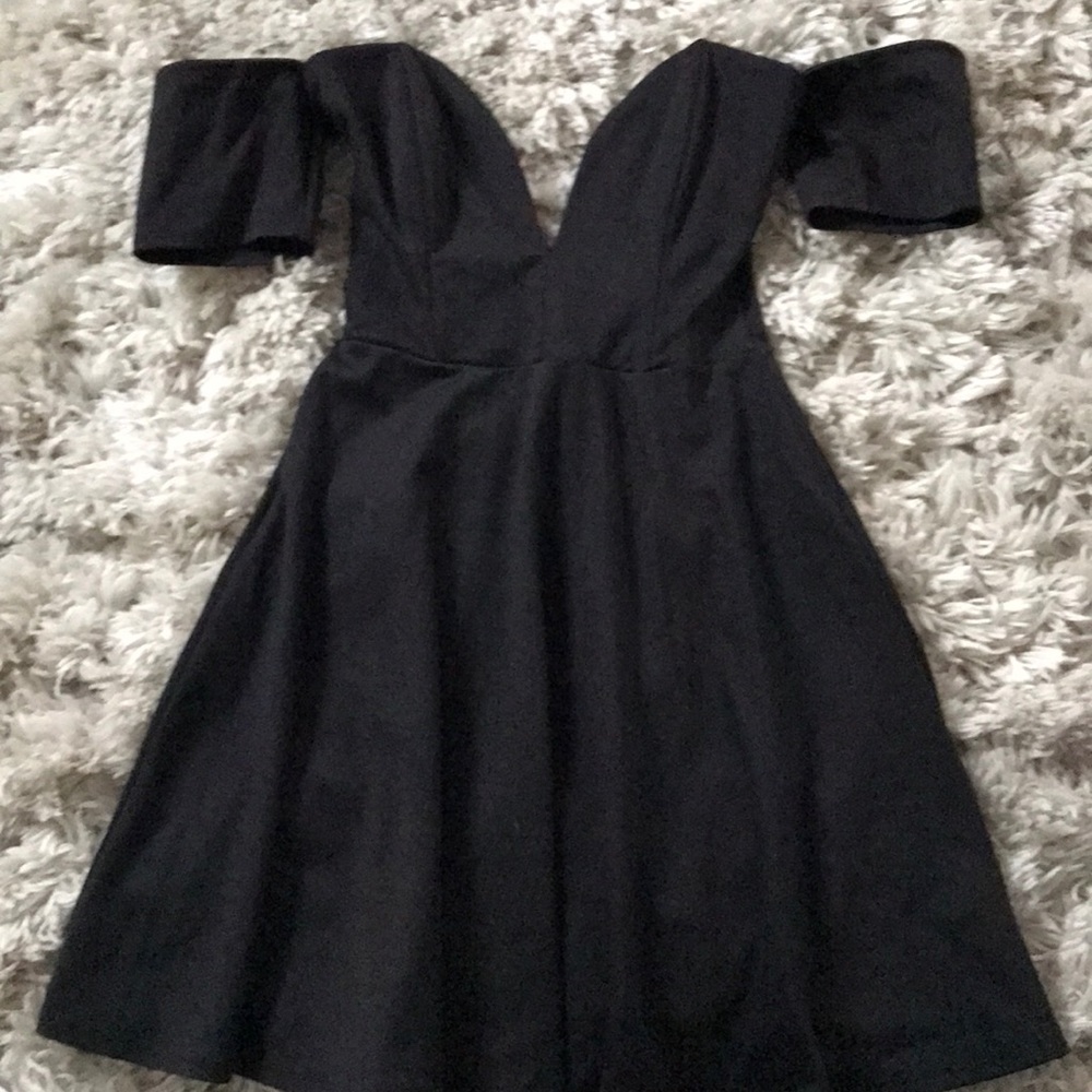 Tobin Deep Sweetheart Dress with Short Sleeves